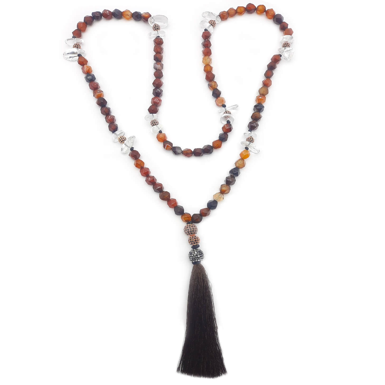 Vi presentiamo la nostra affascinante collezione di Mala tibetani! Realizzato con la massima cura e attenzione ai dettagli, ogni Mala è composto da 108 grani, un numero perfetto che simboleggia la crescita spirituale e l'illuminazione. Queste splendide pietre e cristalli naturali possiedono proprietà curative uniche, che vi daranno il potere di intraprendere il vostro viaggio verso la scoperta di voi stessi. Abbracciate le infinite possibilità che si celano dentro di voi indossando questo squisito accessori